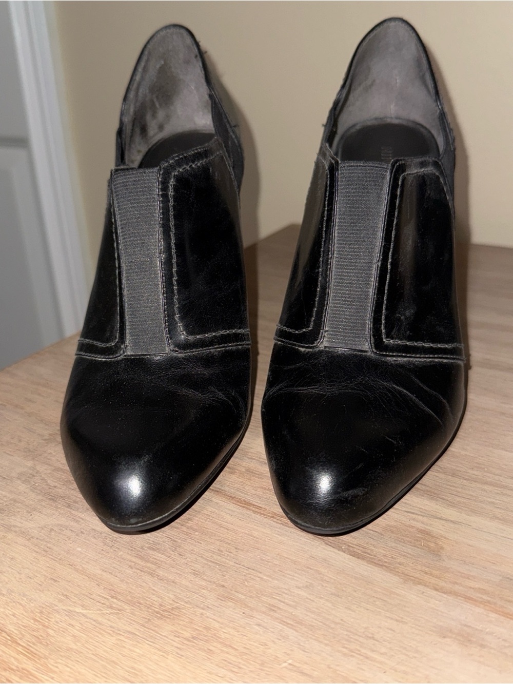 Nine West Black Pointed Leather Heeled Booties with Elastic Gore